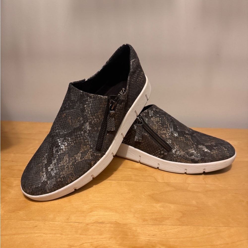 VANELi Quiana Sneaker size 9.5N